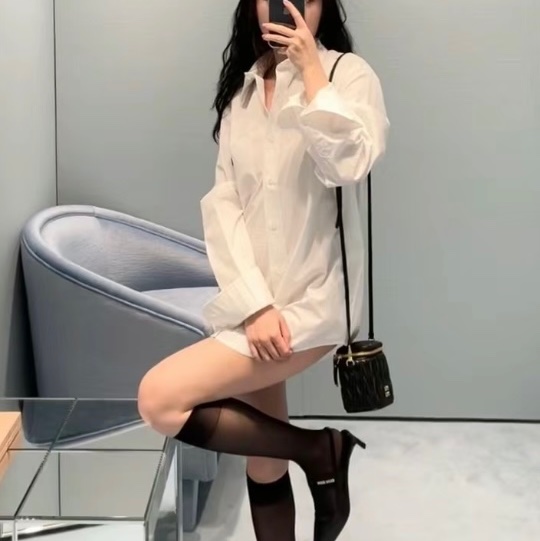 甜甜出~近新Miu Miu Matelassé 納帕皮革小巧手袋(手機無法入）-9