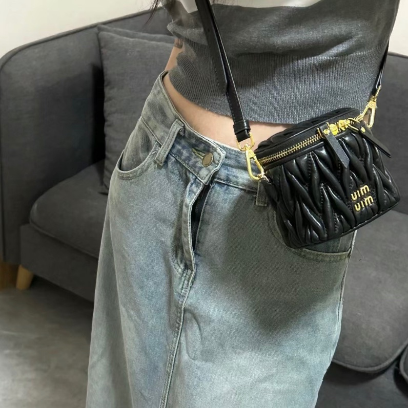 甜甜出~近新Miu Miu Matelassé 納帕皮革小巧手袋(手機無法入）-0