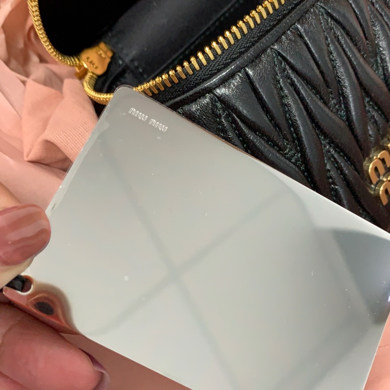 甜甜出~近新Miu Miu Matelassé 納帕皮革小巧手袋(手機無法入）-12