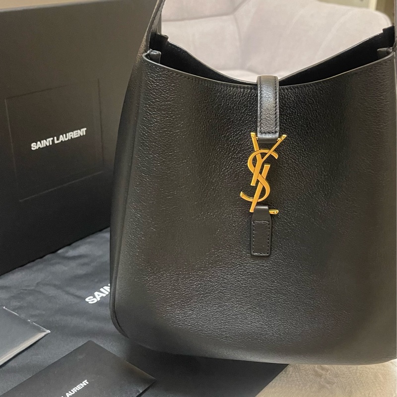 YSL LE 5 À 7小型粒面皮革柔軟手袋  黑金 Hobo (BP Rosé 御用款）-0