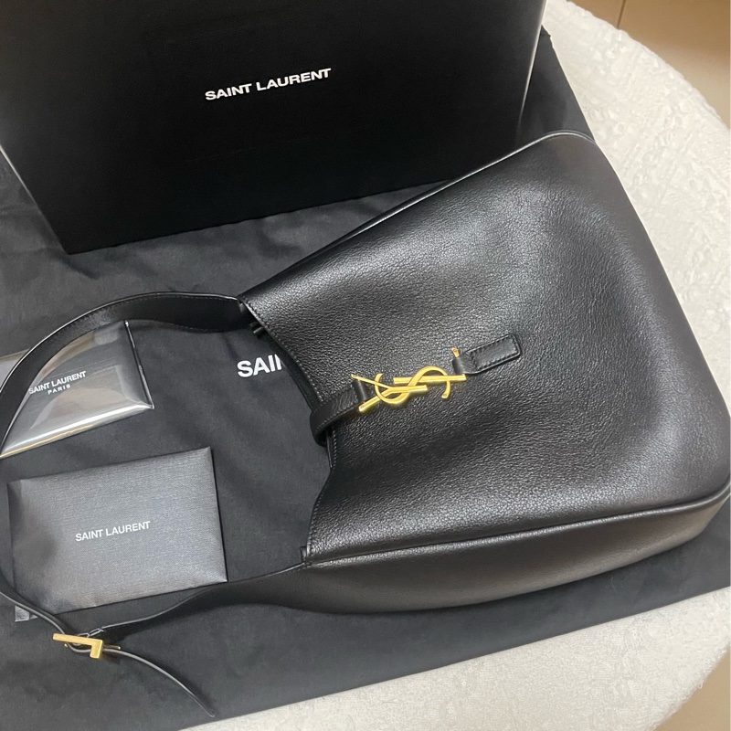 YSL LE 5 À 7小型粒面皮革柔軟手袋  黑金 Hobo (BP Rosé 御用款）-1
