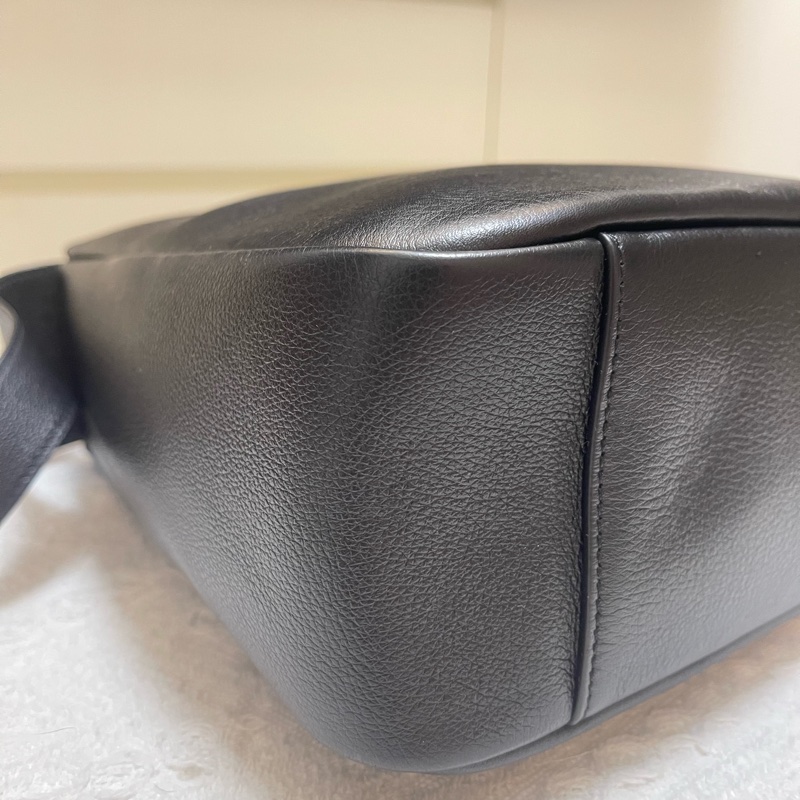 YSL LE 5 À 7小型粒面皮革柔軟手袋  黑金 Hobo (BP Rosé 御用款）-13