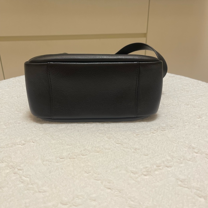 YSL LE 5 À 7小型粒面皮革柔軟手袋  黑金 Hobo (BP Rosé 御用款）-8