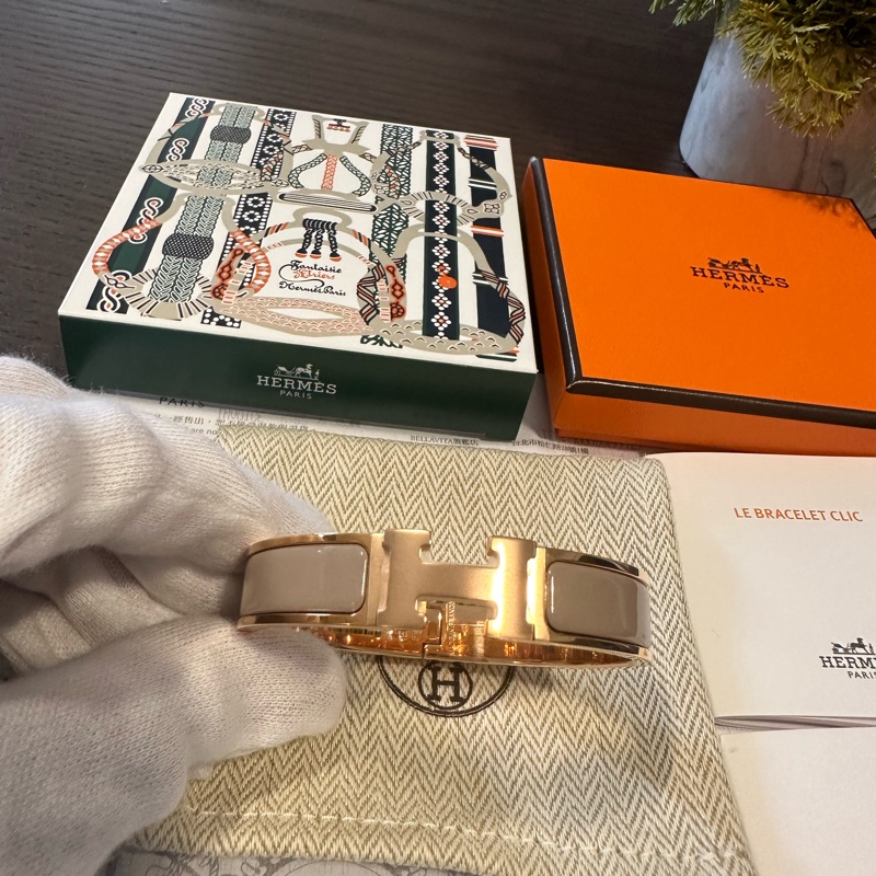 全新愛馬仕Hermes人氣經典logo H 琺瑯手環，保護膜仍貼著-2