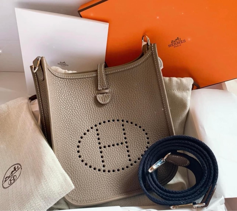 閒置全新大全配專櫃附購證影本✨ HERMES mini Evelyne 16 斜背包 (大象灰 x 銀釦 x 背帶深藍) Etoupe x Blue-2