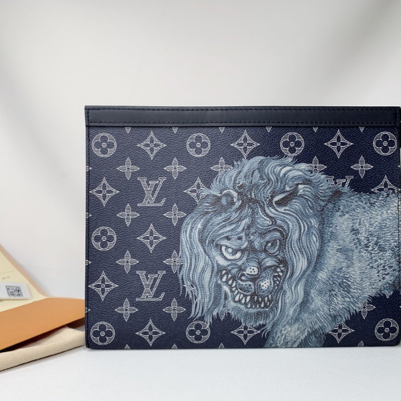 LV POCHETTE VOYAGE獅子手拿包-0