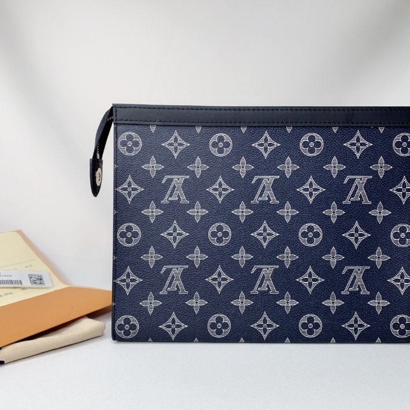 LV POCHETTE VOYAGE獅子手拿包-1