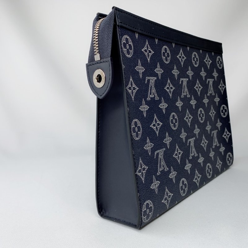 LV POCHETTE VOYAGE獅子手拿包-5