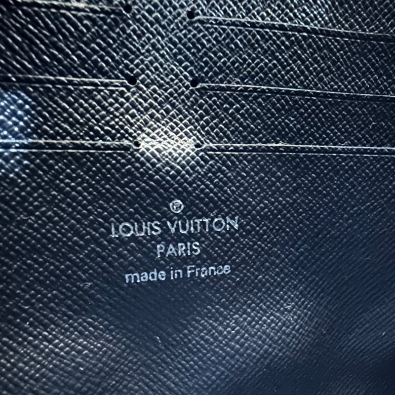 LV POCHETTE VOYAGE獅子手拿包-8