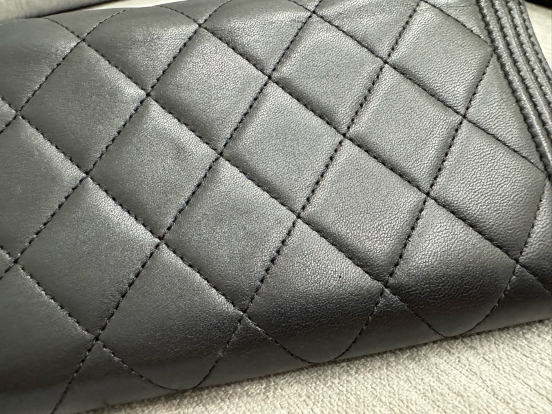 Chanel Boy 羊皮復古銀扣長夾-16