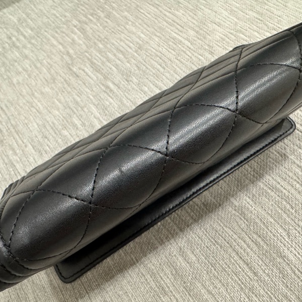 Chanel Boy 羊皮復古銀扣長夾-17