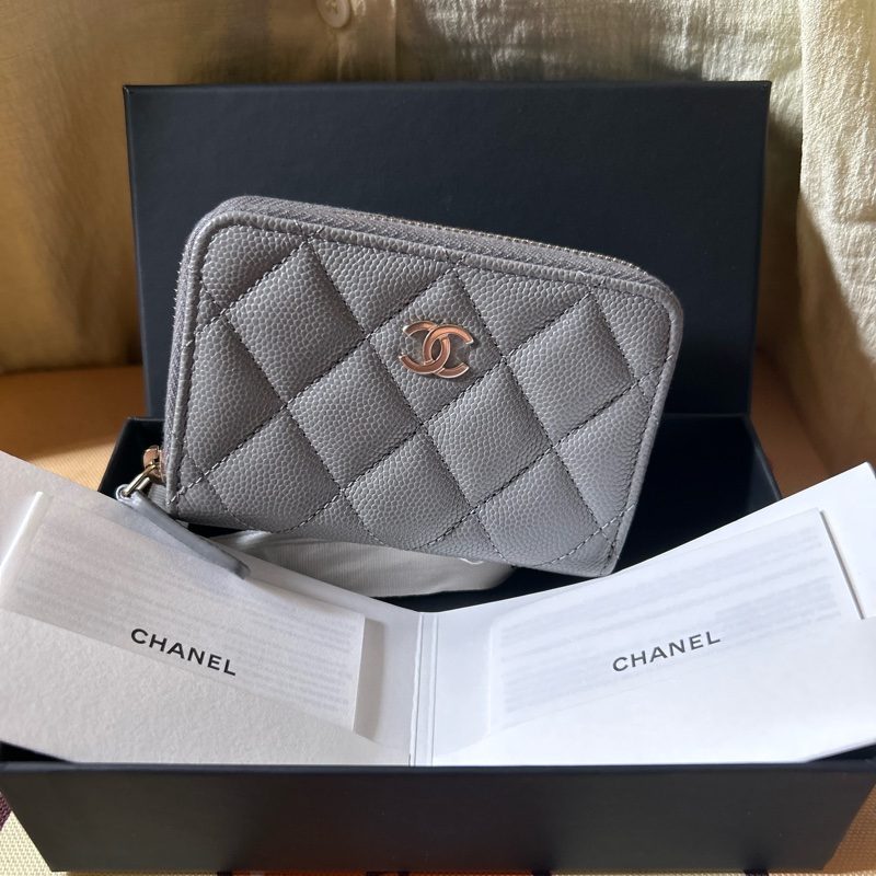 CHANEL香奈兒 淺灰色魚子醬拉鍊零錢包 淡金扣-0