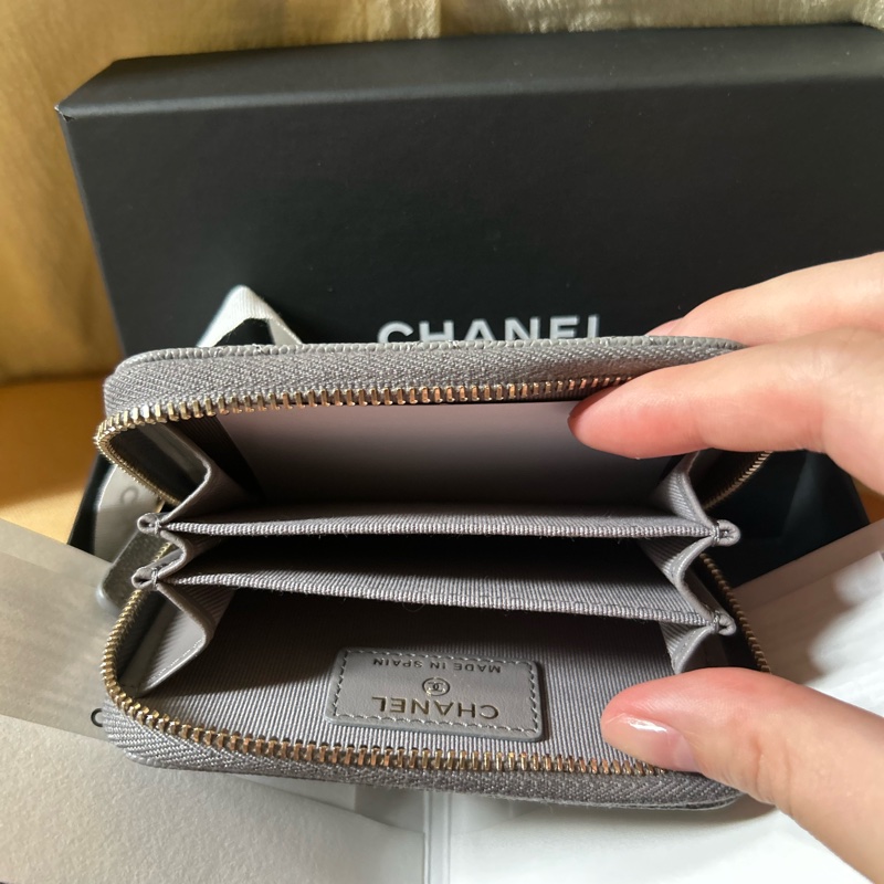 CHANEL香奈兒 淺灰色魚子醬拉鍊零錢包 淡金扣-2