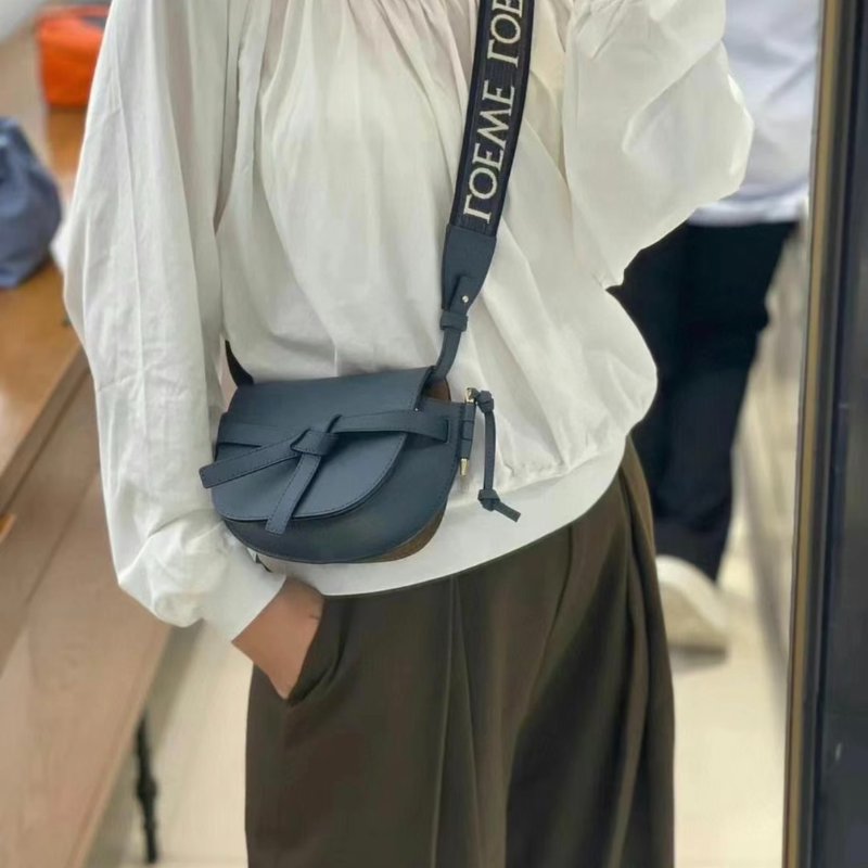 "限時降價"-Loewe 柔軟小牛皮緹花迷你 Gate 包 瑪瑙藍《2024季度新品》-2