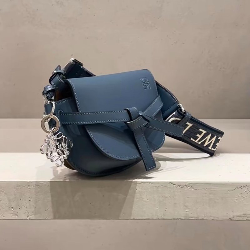 "限時降價"-Loewe 柔軟小牛皮緹花迷你 Gate 包 瑪瑙藍《2024季度新品》-6