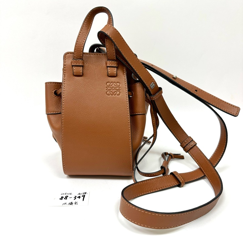 Loewe mini Hammock紅棕色牛皮水桶包 88-350-0