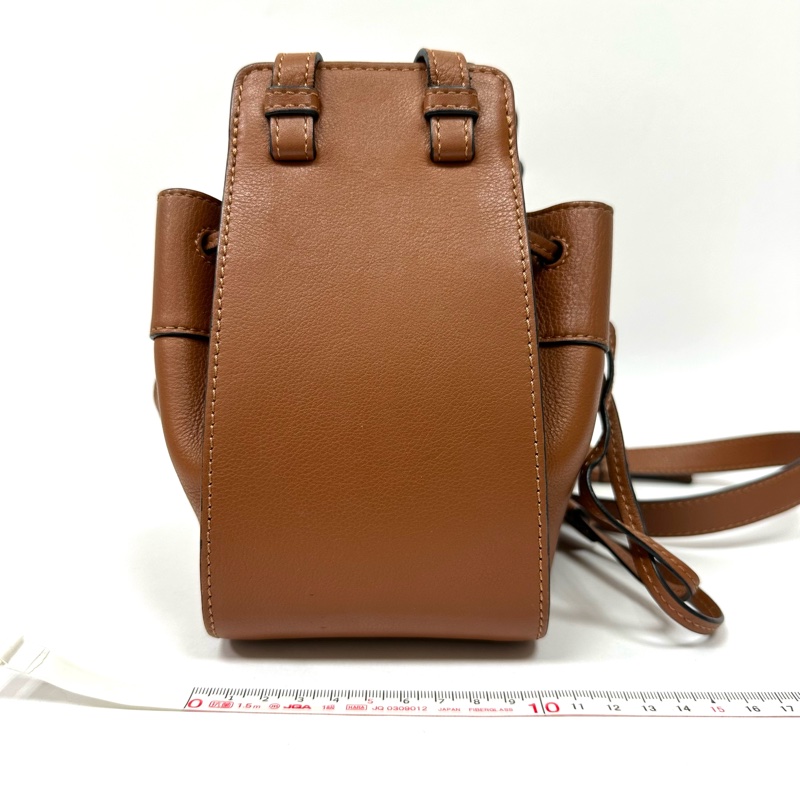 Loewe mini Hammock紅棕色牛皮水桶包 88-350-3