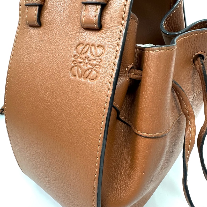 Loewe mini Hammock紅棕色牛皮水桶包 88-350-8