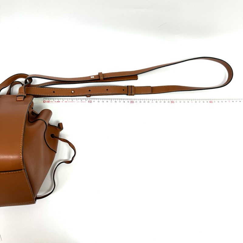 Loewe mini Hammock紅棕色牛皮水桶包 88-350-10