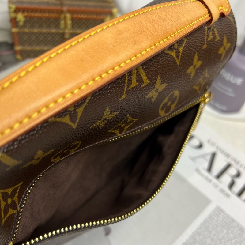 LV Pochette Metis 老花郵差包-11