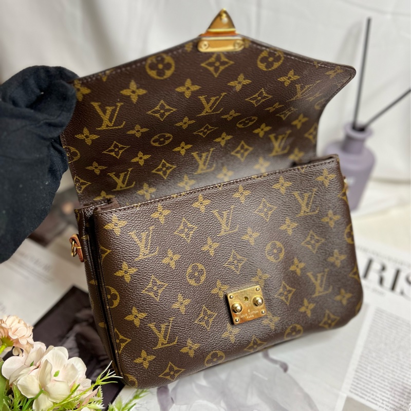 LV Pochette Metis 老花郵差包-14