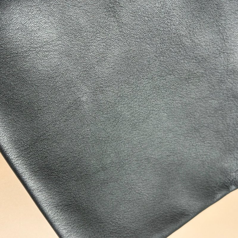 ::CELINE:: TRIO 黑色小款 經典羊革三層斜背包-4