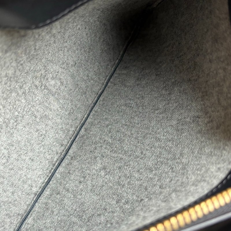 ::CELINE:: TRIO 黑色小款 經典羊革三層斜背包-9