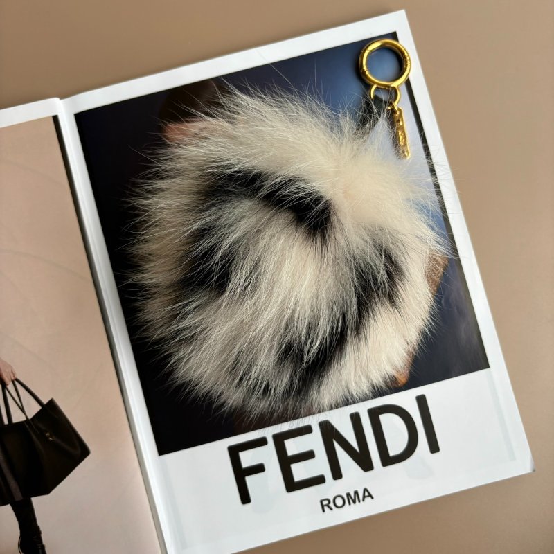 ::FENDI:: 雙F LOGO 粉色毛球 貂毛吊飾-0