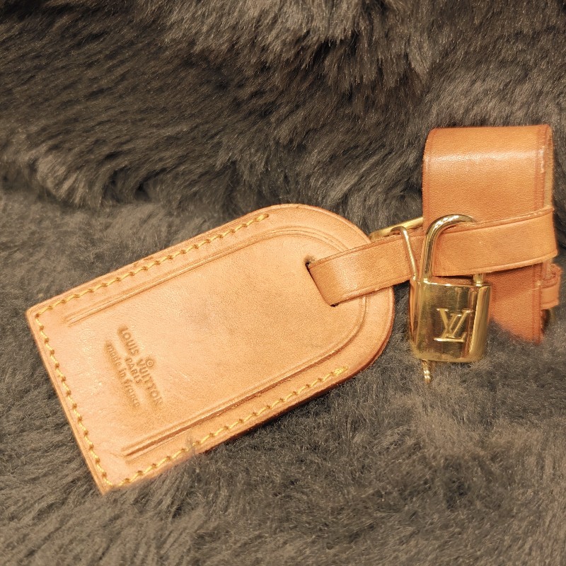 降價日本帶回正品LV行李皮吊牌加鑰匙圈-2