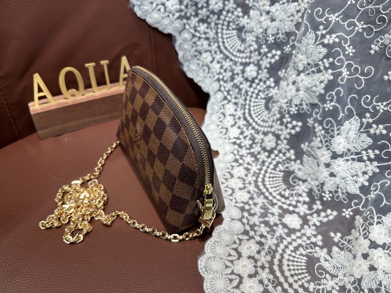 Louis Vuitton LV Cosmetic Pouch PM 棋盤化妝包-1