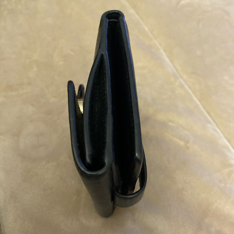 Gucci 黑金 零錢區 明顯使用痕跡 logo磨損使用痕跡 短夾 皮夾 卡夾-10