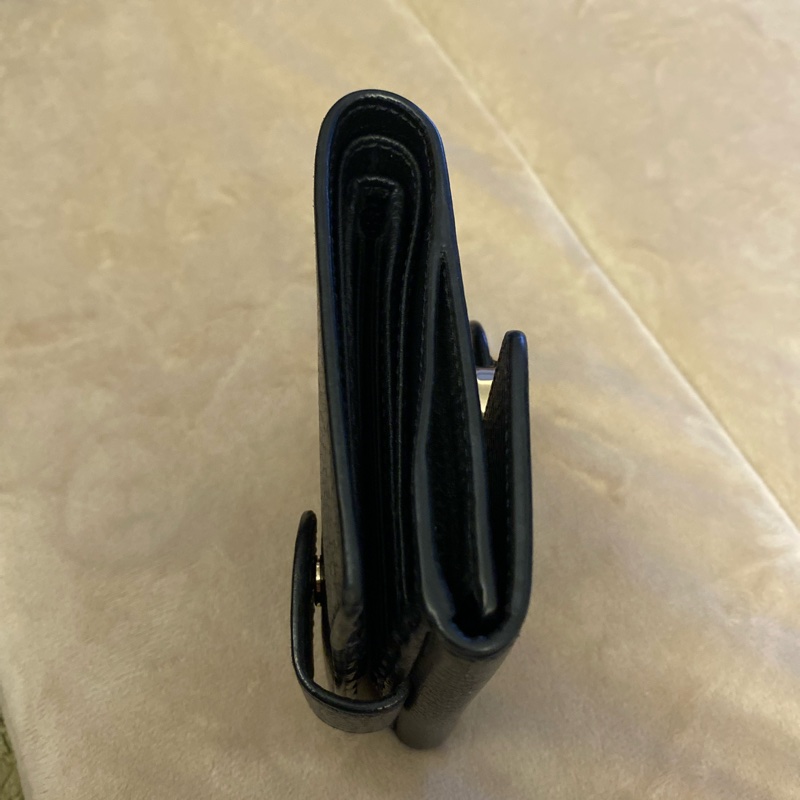 Gucci 黑金 零錢區 明顯使用痕跡 logo磨損使用痕跡 短夾 皮夾 卡夾-11