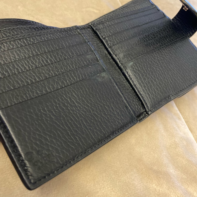 Gucci 黑金 零錢區 明顯使用痕跡 logo磨損使用痕跡 短夾 皮夾 卡夾-17