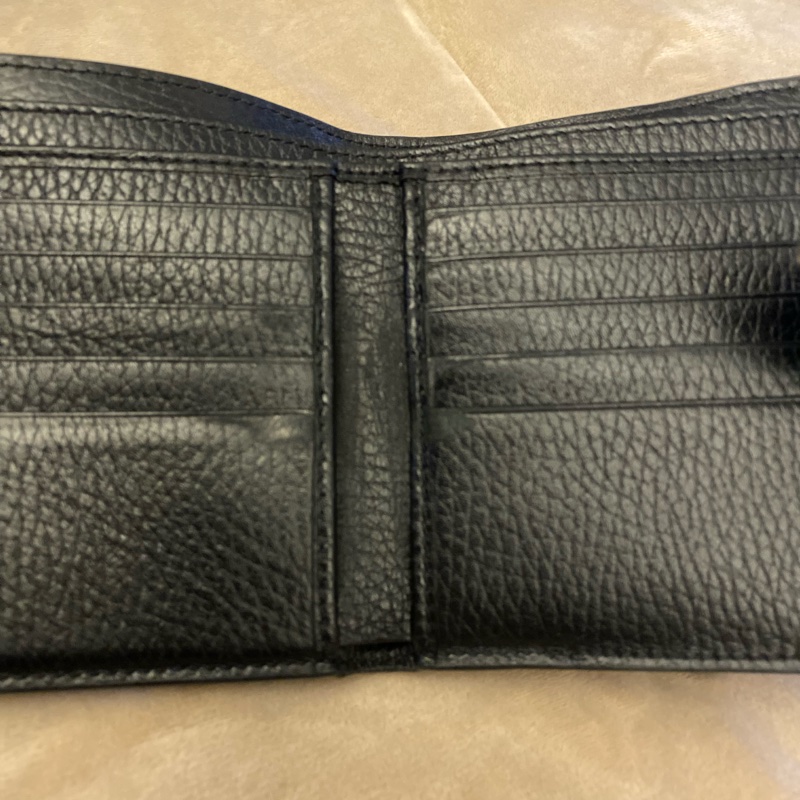 Gucci 黑金 零錢區 明顯使用痕跡 logo磨損使用痕跡 短夾 皮夾 卡夾-18