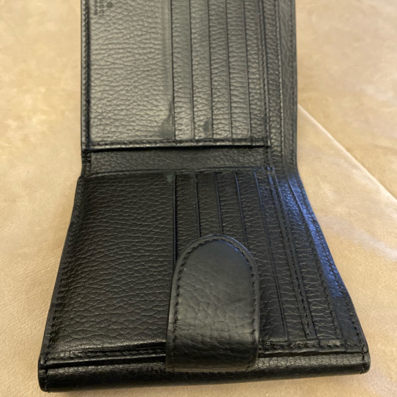 Gucci 黑金 零錢區 明顯使用痕跡 logo磨損使用痕跡 短夾 皮夾 卡夾-19