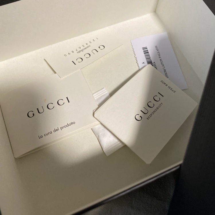 Gucci 黑金 零錢區 明顯使用痕跡 logo磨損使用痕跡 短夾 皮夾 卡夾-26