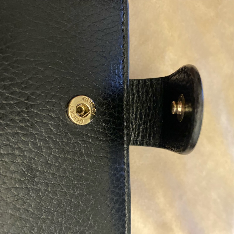 Gucci 黑金 零錢區 明顯使用痕跡 logo磨損使用痕跡 短夾 皮夾 卡夾-23