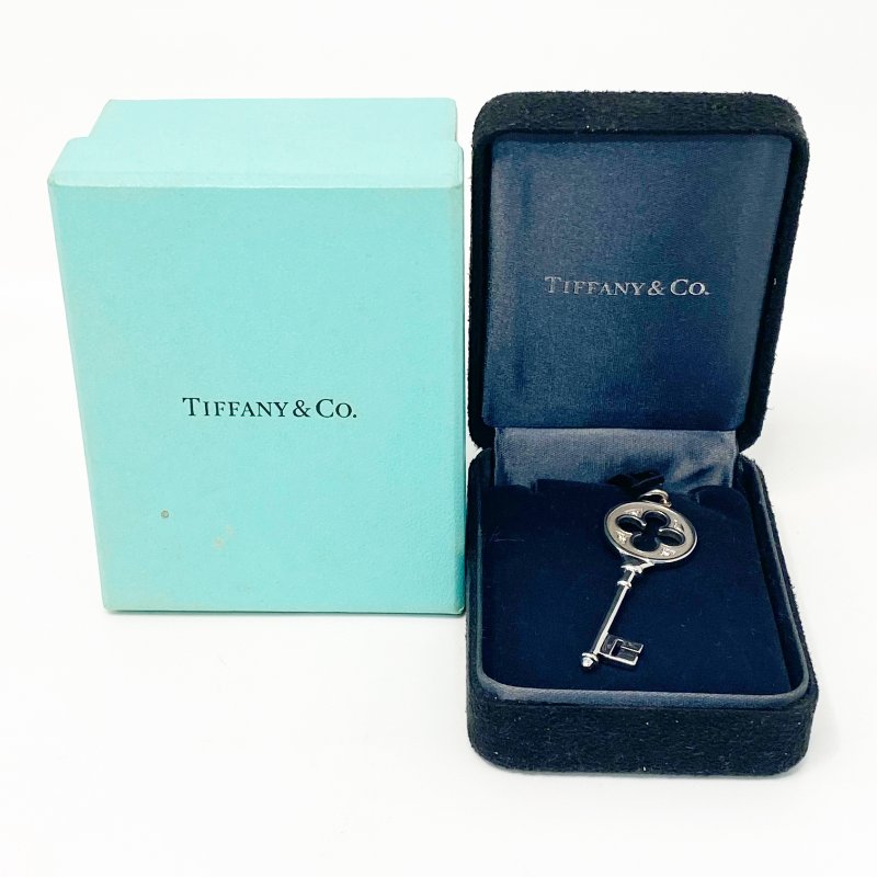 △ Tiffany & Co. 蒂芙尼 Diamond 18K White Gold Key Pendant 鑽石18K白金鎖匙吊墜 - 247001216-1