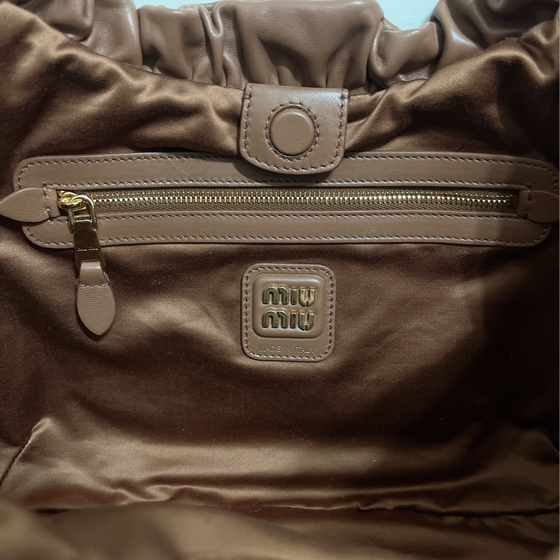 miu miu 日本限定款肩背包 附品牌防塵袋-11