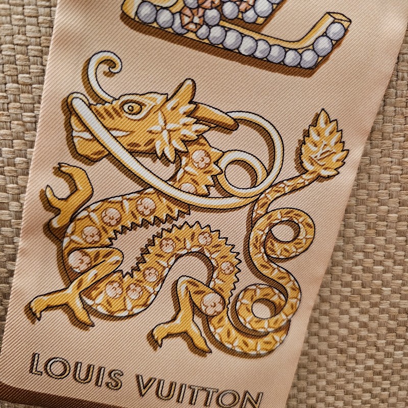 Louise Vuitton 2024🐉龍🐲年 龍騰圖樣twilly長絲巾 全新-7