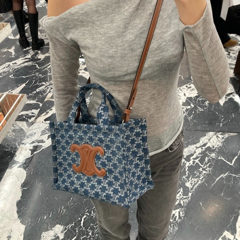 Celine 199162 凱旋門圖紋丹寧牛仔小型 Cabas Thais包 付可斜背長肩帶《2024季度新品》-1