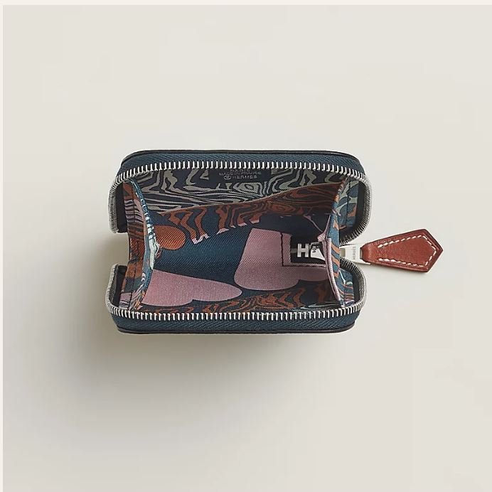 現貨商品 全新商品 全配商品 台灣購證 Hermes 經典絲巾零錢包 普魯士藍內拼豹紋愛心 法國製造-5