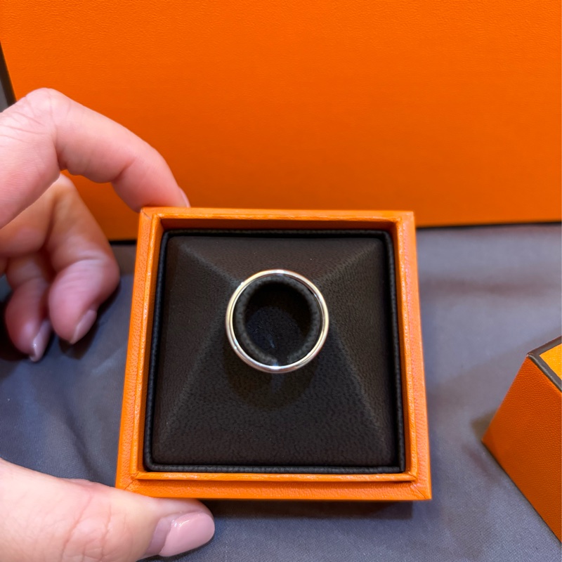 台灣櫃上買不到 現貨商品 全新商品 澳門購證 Hermes 白金戒指 結婚戒指 Ariane 尺寸53號-12