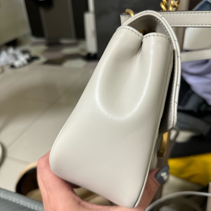 Gucci 最新款 灰白色方胖子-7