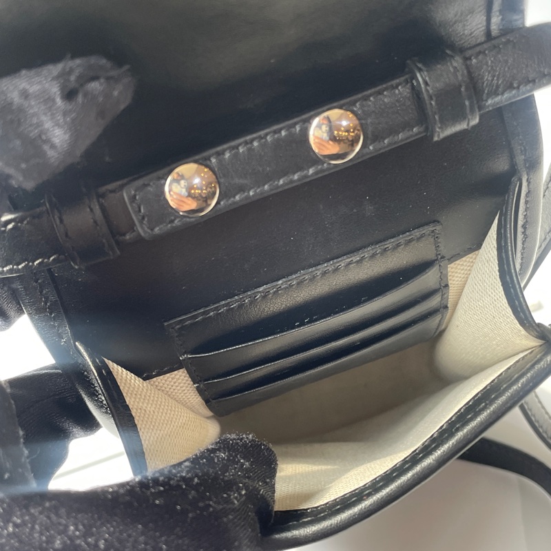 GUCCI牛皮壓紋手機包-4
