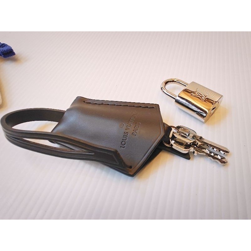 路易威登LOUIS VUITTON LV行李箱鎖 真皮吊牌(已售出)-3