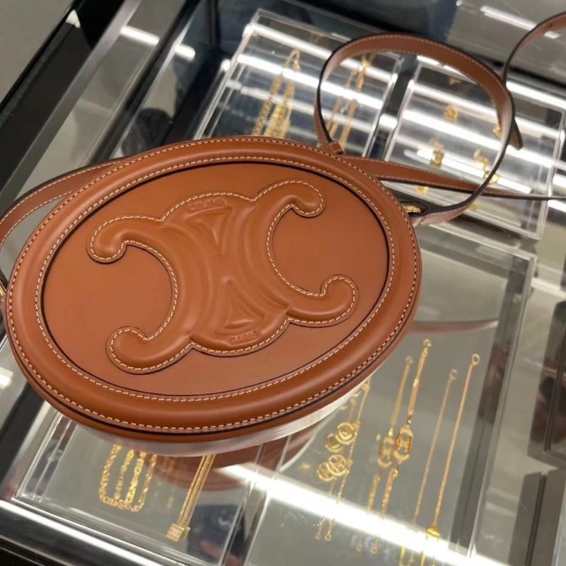 Celine 198603 凱旋門 Cuir Oval 中款月餅包 黃褐色《2024季度新品》-5