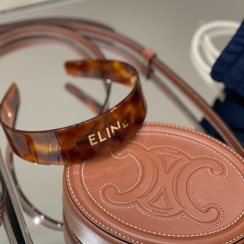 Celine 198603 凱旋門 Cuir Oval 中款月餅包 黃褐色《2024季度新品》-9