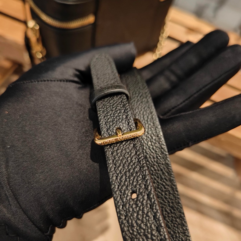 (已售出謝謝支持)LV 老花 黑壓紋 化妝包-5