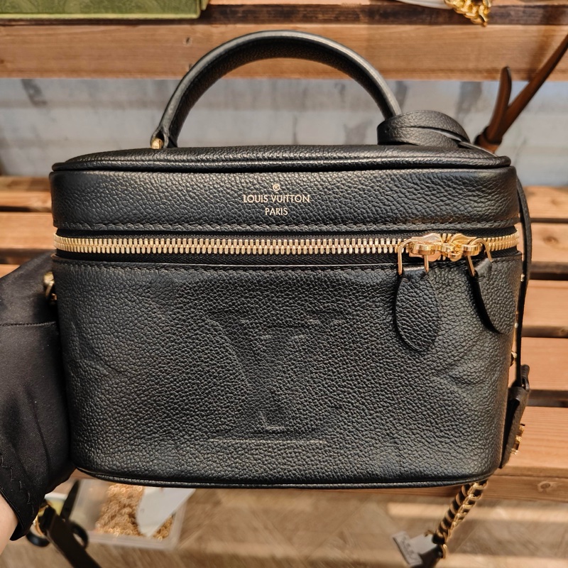 (已售出謝謝支持)LV 老花 黑壓紋 化妝包-6